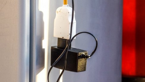 EKSPLODIRAO PUNJAČ: Izgoreo stan četvoročlane porodice u Beogradu, električar otkrio kako se to dešava EKSPLODIRAO PUNJAČ: Izgoreo stan četvoročlane porodice u Beogradu, električar otkrio kako se to dešava