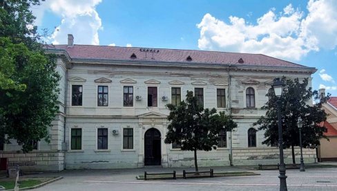 ТРАЖЕ БЕСПЛАТНЕ УЏБЕНИКЕ ЗА СВЕ: Родитељи ђака ОШ „Вук Караџић“ из Вршца предали петицију са преко 400 потписа