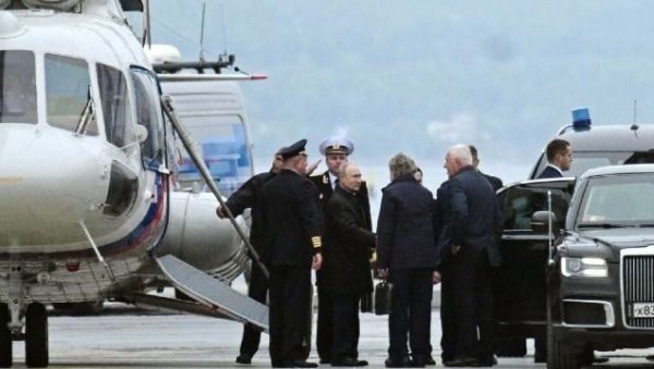 ШТА СЕ ЗНА О НАПАДУ НА ПУТИНА: Да ли је украјински напад дроном скоро убио руског председника у Курску? (ВИДЕО) ШТА СЕ ЗНА О НАПАДУ НА ПУТИНА: Да ли је украјински напад дроном скоро убио руског председника у Курску? (ВИДЕО)