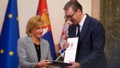 VUČIĆ URUČIO ORDEN KONGRESMENKI TENI: Razvoj dobrih odnosa sa SAD jedan od prioriteta naše politike (VIDEO)