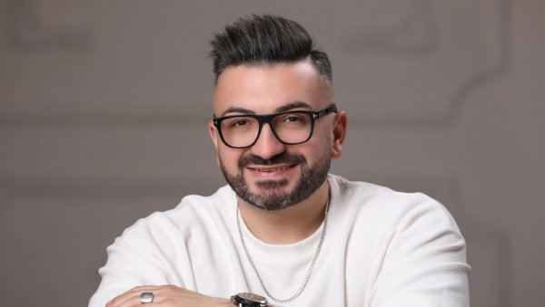 ВЕРУЈЕМ У БОГА: Македонског певача и животу инспирише породично наслеђе и традиција, а ово су му мотиви ВЕРУЈЕМ У БОГА: Македонског певача и животу инспирише породично наслеђе и традиција, а ово су му мотиви