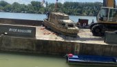 ДО ТЕЛА ЈОШ НИСМО ДОШЛИ: Настављена претрага чамца извађеног из Саве, извучено десетине килограма блата, муља и отпада