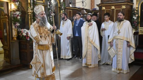 VERNICI CELIVAJU MOŠTI SVETOG SAVE: Patrijarh služi liturgiju u Vaznesenjskoj crkvi - Beograd obeležava Spasovdan (VIDEO) VERNICI CELIVAJU MOŠTI SVETOG SAVE: Patrijarh služi liturgiju u Vaznesenjskoj crkvi - Beograd obeležava Spasovdan (VIDEO)