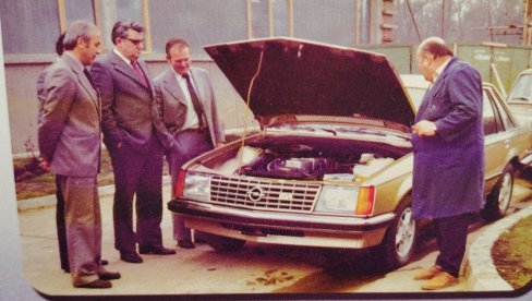 I LEPA BRENA JE KUPILA AUTO U KIKINDI: Neobična izložba otkriva priču o čuvenoj opel kockici i životu u 80. godinama prošlog veka (FOTO)