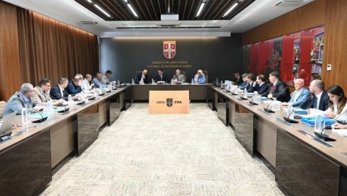 IZVRŠNI ODBOR FSS ODLUČIO: Liga sa 12 klubova za novu eru srpskog fudbala IZVRŠNI ODBOR FSS ODLUČIO: Liga sa 12 klubova za novu eru srpskog fudbala