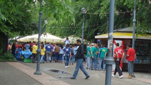 МАТУРАНТСКА ЖУРКА: Обустава саобраћаја у центру Пожаревца МАТУРАНТСКА ЖУРКА: Обустава саобраћаја у центру Пожаревца