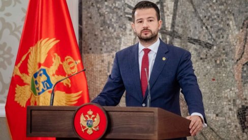 СУМЊИВО ЛИЦЕ У ОДБРАНИ ЦРНЕ ГОРЕ: Несугласице Краповића и Лазаревића извор нове кризе СУМЊИВО ЛИЦЕ У ОДБРАНИ ЦРНЕ ГОРЕ: Несугласице Краповића и Лазаревића извор нове кризе