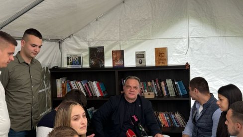 VREME JE DA SE VRATIMO STUDIRANJU: Ministar Dejan Vuk Stanković u poseti studentima koji žele da uče VREME JE DA SE VRATIMO STUDIRANJU: Ministar Dejan Vuk Stanković u poseti studentima koji žele da uče