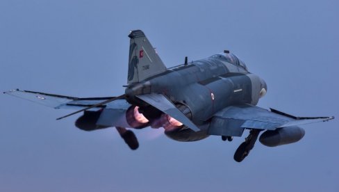 АМЕРИКАНЦИ КУПУЈУ ЛОВЦЕ Ф-4 ФАНТОМ ИЗ ЈУЖНЕ КОРЕЈЕ: Разлог ће вас шокирати АМЕРИКАНЦИ КУПУЈУ ЛОВЦЕ Ф-4 ФАНТОМ ИЗ ЈУЖНЕ КОРЕЈЕ: Разлог ће вас шокирати