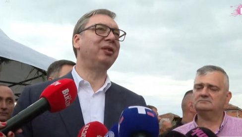 VUČIĆ STIGAO U GRLJAN (FOTO/VIDEO) VUČIĆ STIGAO U GRLJAN (FOTO/VIDEO)