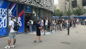 ЦРВЕНО-ПЛАВА ГРОЗНИЦА: Како се Париз спрема за вечерашње финале ЦРВЕНО-ПЛАВА ГРОЗНИЦА: Како се Париз спрема за вечерашње финале
