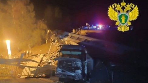 NADVOŽNJAK PAO NA VOZ: Teška nesreća u Rusiji, u toku je spasavanje putnika ima žrtava (VIDEO) NADVOŽNJAK PAO NA VOZ: Teška nesreća u Rusiji, u toku je spasavanje putnika ima žrtava (VIDEO)