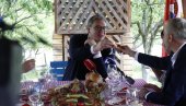 SVOM SNAGOM ZA JOŠ JAČU SRBIJU Vučić sa narodom u Kosjeriću - na ovim izborima branimo našu zemlju SVOM SNAGOM ZA JOŠ JAČU SRBIJU Vučić sa narodom u Kosjeriću - na ovim izborima branimo našu zemlju