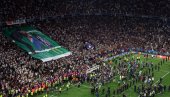 EMOTIVNO: Trener PSŽ u suzama, navijači titulu posvetili njegovoj preminuloj ćerki (FOTO)