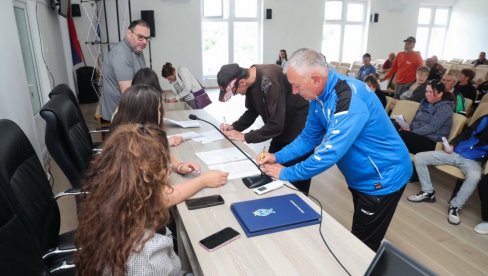 ZA UREĐENJE ŽIVOTNE SREDINE: U Žitištu angažovani sezonski radnici