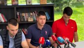 ОБРАТИЛИ СЕ СТУДЕНТИ КОЈИ ЖЕЛЕ ДА УЧЕ: Састанак са председником Вучићем сутра у 11 сати - Након тога даље одлуке (ФОТО/ВИДЕО) ОБРАТИЛИ СЕ СТУДЕНТИ КОЈИ ЖЕЛЕ ДА УЧЕ: Састанак са председником Вучићем сутра у 11 сати - Након тога даље одлуке (ФОТО/ВИДЕО)