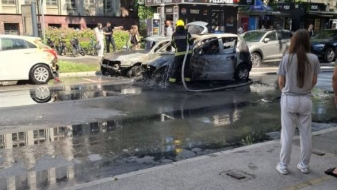 IZGORELA TRI VOZILA: U Subotici se zapalio se auto u kom su bile majka i ćerke IZGORELA TRI VOZILA: U Subotici se zapalio se auto u kom su bile majka i ćerke