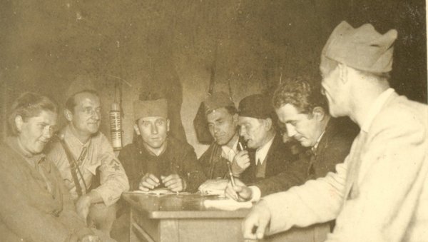 БЕСМИСЛЕНА ЧИСТКА МЕЂУ ПАРТИЗАНИМА НА ЗЛАТИБОРУ: После пада Ужичке републике судбина опште југословенског устанка постала је неизвесна БЕСМИСЛЕНА ЧИСТКА МЕЂУ ПАРТИЗАНИМА НА ЗЛАТИБОРУ: После пада Ужичке републике судбина опште југословенског устанка постала је неизвесна