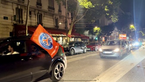 SPASAVAJ SE KO MOŽE: Dvoje poginulih, više povređenih, zapaljeni automobili u Parizu (FOTO, VIDEO) SPASAVAJ SE KO MOŽE: Dvoje poginulih, više povređenih, zapaljeni automobili u Parizu (FOTO, VIDEO)