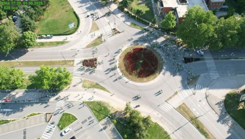 SADISTA BLOKADERA SVE MANJE: Totalni debakl u okviru protesta Vostani Serbije (FOTO) SADISTA BLOKADERA SVE MANJE: Totalni debakl u okviru protesta Vostani Serbije (FOTO)