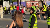 ЊИХ 300 ЈЕ БЛОКИРАЛО ПАНЧЕВО Младеновић: Демократија се брани тако што се 250.000 људи из Ј. Баната држе као таоци (ФОТО)