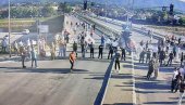 ИСПУМПАНИ БЛОКАДЕРИ ФОТЕЉАШИ И ТЕРОРИСТИ: Слике из Србије показују истину (ФОТО)