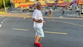 СА ФЛАШОМ ВИСКИЈА НА БЛОКАДЕ: Крено да малтретира грађане, а алкохол носи под руку (ФОТО)