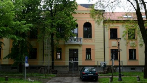ПОД ЛУПОМ ЗБОГ ВИСОКЕ ЦЕНЕ И ПРЕКОРАЧЕЊА РОКА: Још траје пренамена и реконструкција зграде бивше полицијске станице у Кули ПОД ЛУПОМ ЗБОГ ВИСОКЕ ЦЕНЕ И ПРЕКОРАЧЕЊА РОКА: Још траје пренамена и реконструкција зграде бивше полицијске станице у Кули
