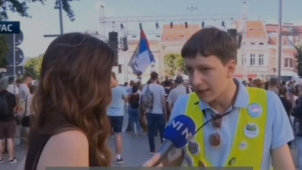 БЛОКАДЕРИ НЕ ЗНАЈУ ШТА ПРИЧАЈУ: Кажу да их никад више није било, а признају да се скупило њих 700 (ВИДЕО) БЛОКАДЕРИ НЕ ЗНАЈУ ШТА ПРИЧАЈУ: Кажу да их никад више није било, а признају да се скупило њих 700 (ВИДЕО)