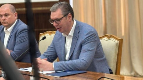ЖЕЛИМ ДА ЧУЈЕМ ВАШЕ ПРОБЛЕМЕ Вучић са студентима који желе да уче (ВИДЕО)