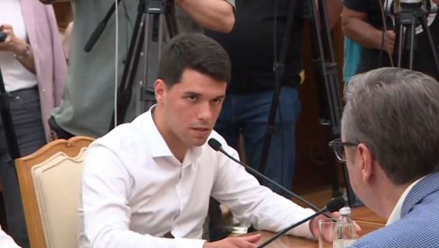 СВЕ ОСТАЛЕ СУ ПУСТИЛИ Студент Владимир Балаћ: Само мени нису дали да уђем на факултет СВЕ ОСТАЛЕ СУ ПУСТИЛИ Студент Владимир Балаћ: Само мени нису дали да уђем на факултет