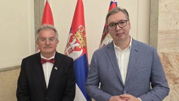 ВУЧИЋ СА СРПСКИМ АМБАСАДОРОМ У ЦРНОЈ ГОРИ: Позвао сам га на важан састанак (ФОТО) ВУЧИЋ СА СРПСКИМ АМБАСАДОРОМ У ЦРНОЈ ГОРИ: Позвао сам га на важан састанак (ФОТО)