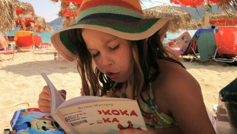 “KNJIGA NA MORU“: Nagradni foto-konkurs jagodinske Biblioteke (FOTO) “KNJIGA NA MORU“: Nagradni foto-konkurs jagodinske Biblioteke (FOTO)