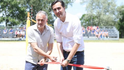 TRENING CENTAR NA ADI CIGANLIJI: Zoran Gajić i Đula Mešter svečano otvorili šest terena za odbojku na pesku TRENING CENTAR NA ADI CIGANLIJI: Zoran Gajić i Đula Mešter svečano otvorili šest terena za odbojku na pesku
