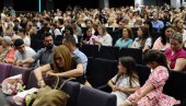 ПЛЕСАЛИ ЗА АНУ: У београдској МТС дворани одржан концерт школе Форм8 посвећен страдалој чланици