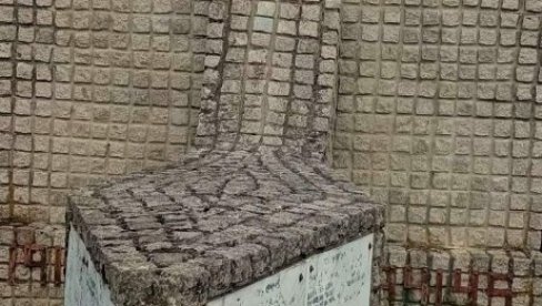 UKRALI SOLUNCA I PARTIZANA: Kod Uba oskrnavljen spomenik borcima iz oba svetska rata, statue teške oko 300 kilograma UKRALI SOLUNCA I PARTIZANA: Kod Uba oskrnavljen spomenik borcima iz oba svetska rata, statue teške oko 300 kilograma