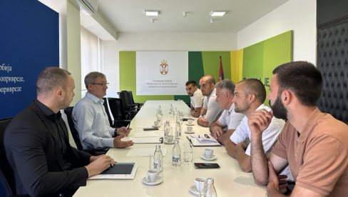I UREDBOM DO FER OTKUPNIH CENA MLEKA: Ministar Glamočić razgovarao sa predstavnicima Udruženja proizvođača mleka Mačvanskog okruga I UREDBOM DO FER OTKUPNIH CENA MLEKA: Ministar Glamočić razgovarao sa predstavnicima Udruženja proizvođača mleka Mačvanskog okruga