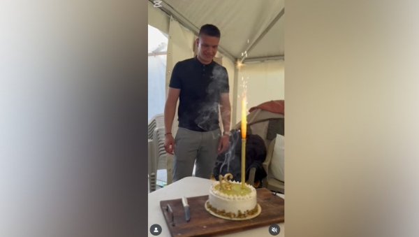 МИЛУТИН ЈЕ ОПЕРИСАО БУБРЕГ СА 11 ГОДИНА: Фашисти су га ноћас брутално напали и повредили (ВИДЕО) МИЛУТИН ЈЕ ОПЕРИСАО БУБРЕГ СА 11 ГОДИНА: Фашисти су га ноћас брутално напали и повредили (ВИДЕО)