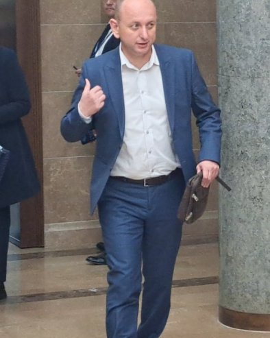 НЕ­ЋУ ПИ­ТА­ТИ ЕУ ШТА ДА РА­ДИМ У СВО­ЈОЈ ДР­ЖА­ВИ Кне­же­вић: ДНП се спре­ма да на­пу­сти власт