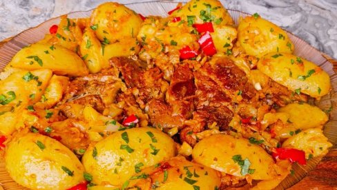 МИРИС КОЈИ СЕ ШИРИ ИЗ КУХИЊЕ ОДМАХ МАМИ ОСМЕХ: Млади кромпирићи са поврћем (ВИДЕО)