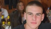 MAJKA PRONAŠLA MRTVOG SINA (21) KAD SE VRAĆALA SA POSLA: Tragedija kod Zrenjanina MAJKA PRONAŠLA MRTVOG SINA (21) KAD SE VRAĆALA SA POSLA: Tragedija kod Zrenjanina