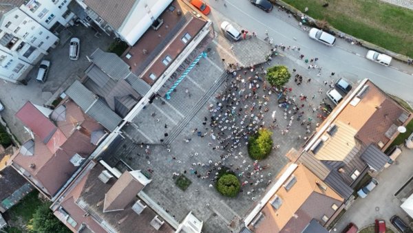 РАСПАД ЗАВРШНЕ БЛОКАДЕРСКЕ КОНВЕНЦИЈЕ У КОСЈЕРИЋУ: Једва се окупило 300 људи - народ вас неће! (ФОТО)