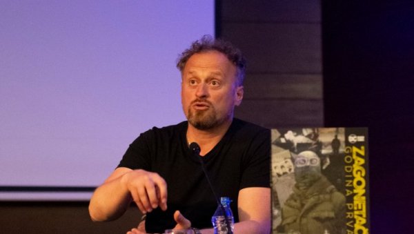 СТРИП МАЈСТОР РАЗГОВАРАО СА СМЕДЕРЕВЦИМА: Стеван Субић у Центру за културу Смедерево СТРИП МАЈСТОР РАЗГОВАРАО СА СМЕДЕРЕВЦИМА: Стеван Субић у Центру за културу Смедерево