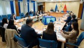 ИЗБОРНИ ТУРИЗАМ ЋЕ БИТИ ЗАУЗДАН: Предлог Закона о бирачком списку и проблем Шавник пред парламентарним телом