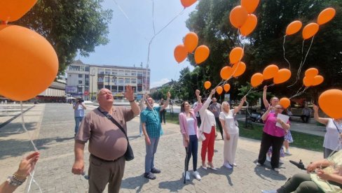 „ШЕТАЈ СА НАМА“: Лесковчани обележили Светски дан борбе против мултипла склерозе