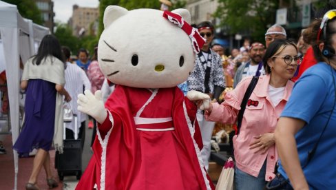 HELLO KITTY ЈАЧА ОД ТОЈОТЕ: Шок на јапанској берзи HELLO KITTY ЈАЧА ОД ТОЈОТЕ: Шок на јапанској берзи