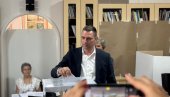 ЖАРКО ЂОКИЋ ГЛАСАО НА ИЗБОРИМА У КОСЈЕРИЋУ: Међу првима је обавио своју грађанску дужност