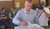 VLADIMIT VIDENOVIĆ GLASAO MEĐU PRVIMA: Kandidat sa liste  Ne damo Srbiju - Aleksandar Vučić obavio građansku dužnost (VIDEO)