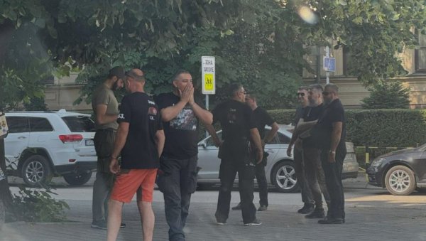 БРУТАЛНО КРШЕЊЕ ИЗБОРНОГ ПРОЦЕСА У ЗАЈЕЧАРУ! Лица која се представљају као ветерани у сарадњи са ПУФ-овцима застрашују грађане БРУТАЛНО КРШЕЊЕ ИЗБОРНОГ ПРОЦЕСА У ЗАЈЕЧАРУ! Лица која се представљају као ветерани у сарадњи са ПУФ-овцима застрашују грађане