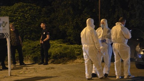 ИЗДАХНУЛА У КОЛИМА, НИЈЕ ЈОЈ ПРУЖИО ПОМОЋ? У Сремској Каменици приведен партнер (43) преминуле жене (50) ИЗДАХНУЛА У КОЛИМА, НИЈЕ ЈОЈ ПРУЖИО ПОМОЋ? У Сремској Каменици приведен партнер (43) преминуле жене (50)